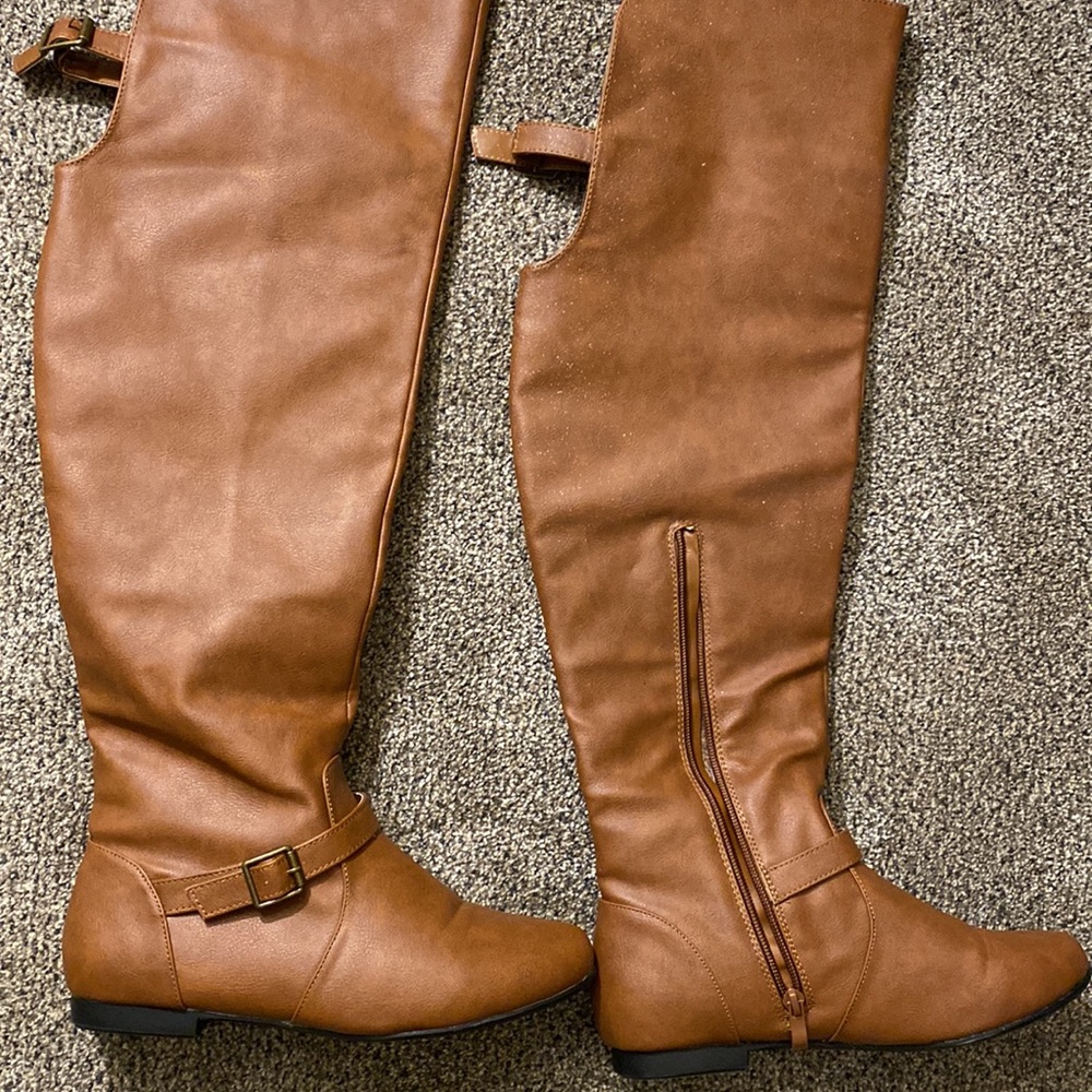 Used knee high boot - Picture 2 of 10